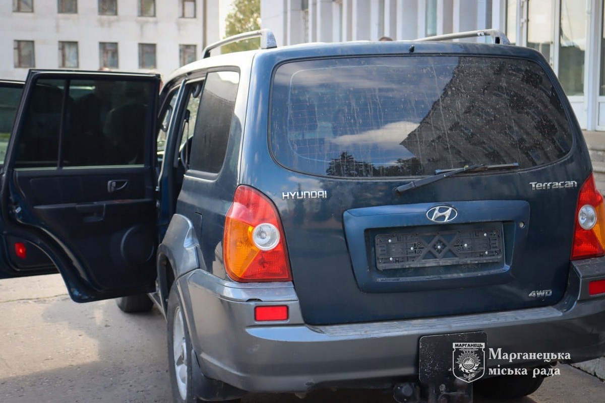 Марганець передав військовим автомобіль Hyundai Terracan 8