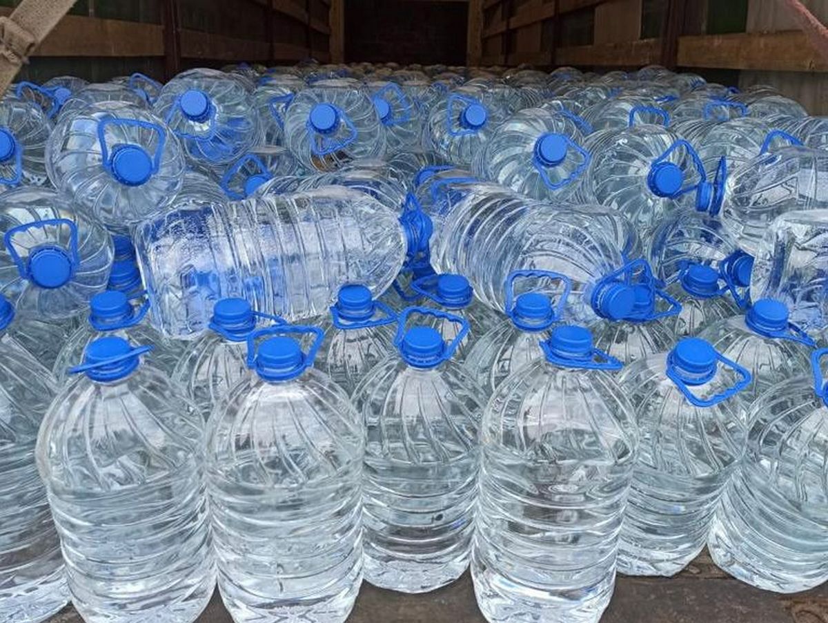 Мешканцям Томаківської громади 28 жовтня видадуть питну бутильовану воду: хто може отримати 1 Мешканцям Томаківської громади 28 жовтня видадуть питну бутильовану воду