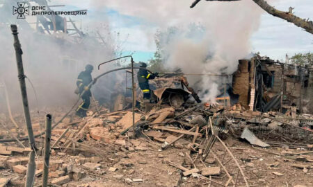 На Нікопольщині внаслідок ворожого обстрілу горів зруйнований житловий будинок