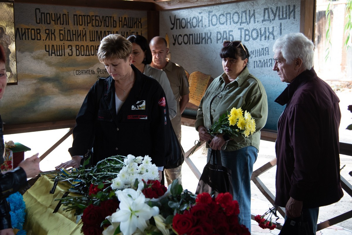 Нікополь провів в останню путь ще одного Захисника 11