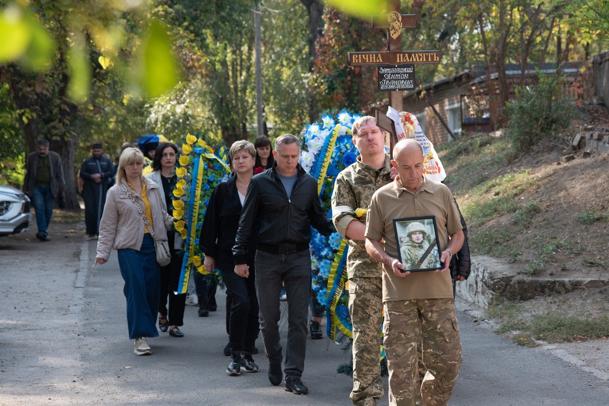 Нікополь провів в останню путь ще одного Захисника 14