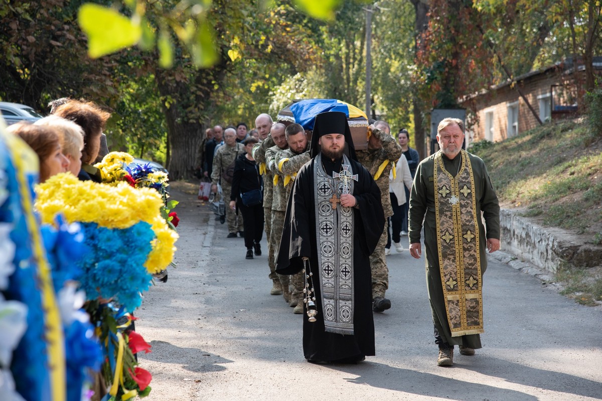 Нікополь провів в останню путь ще одного Захисника 15