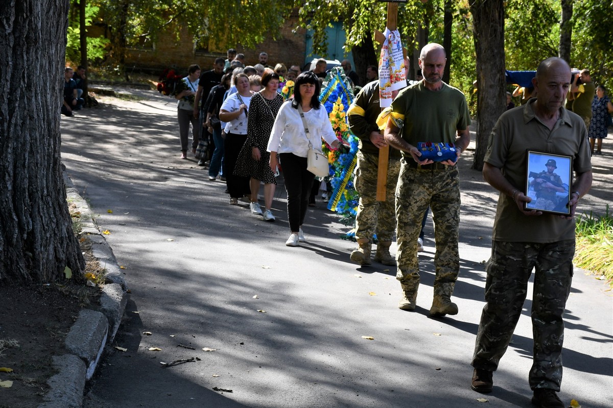 Нікополь провів в останню путь ще одного полеглого Захисника 13