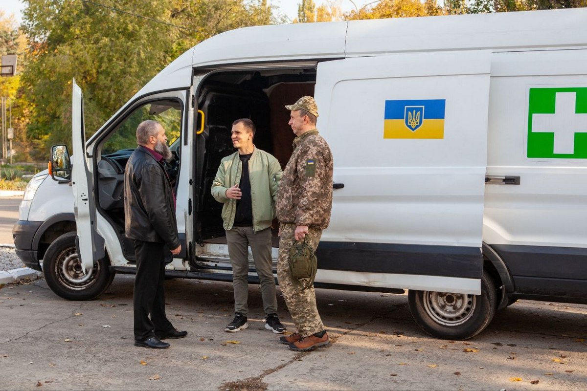 Нікопольська РВА передала мікроавтобус 100 му батальйону ТрО (фото) 2