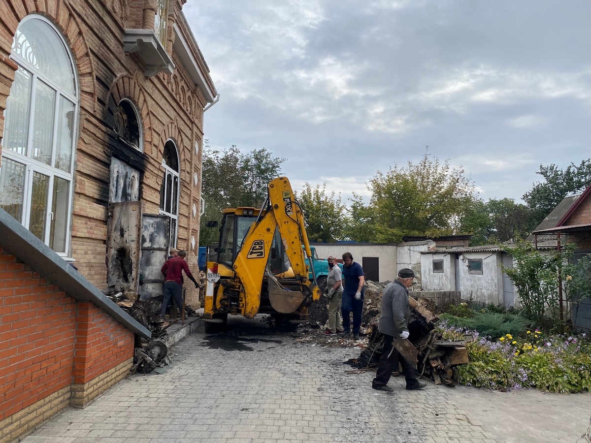 У Нікополі завершили розбирати завали храму УПЦ МП, який згорів 12 вересня (фото) 2