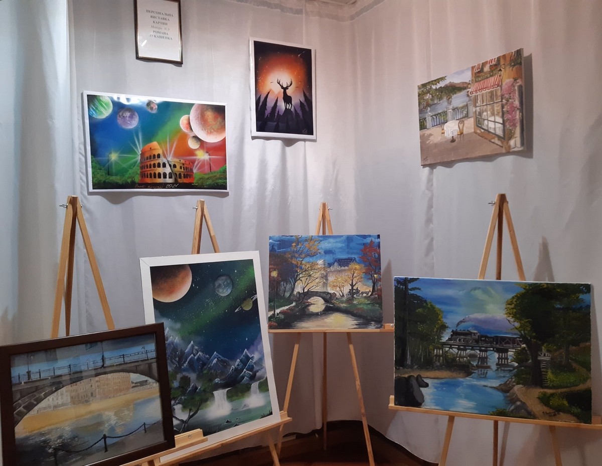 У музеї Покрова проходить персональна виставка майора ЗСУ (фото) 1 У музеї Покрова проходить персональна виставка майора ЗСУ (фото) 4