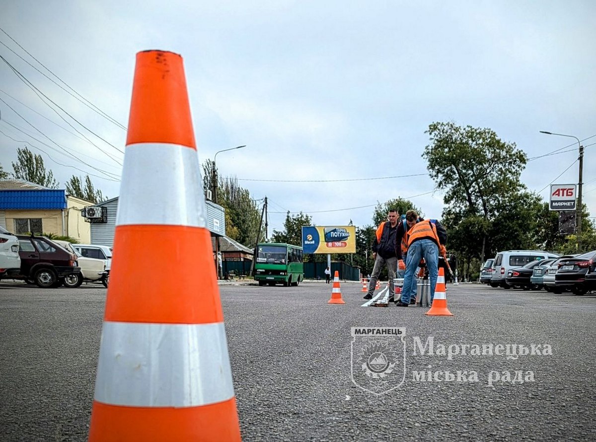 Ремонтували дороги і косили траву: чим займалися комунальники Марганця з 7 по 13 жовтня 1 комунальники Марганця 2