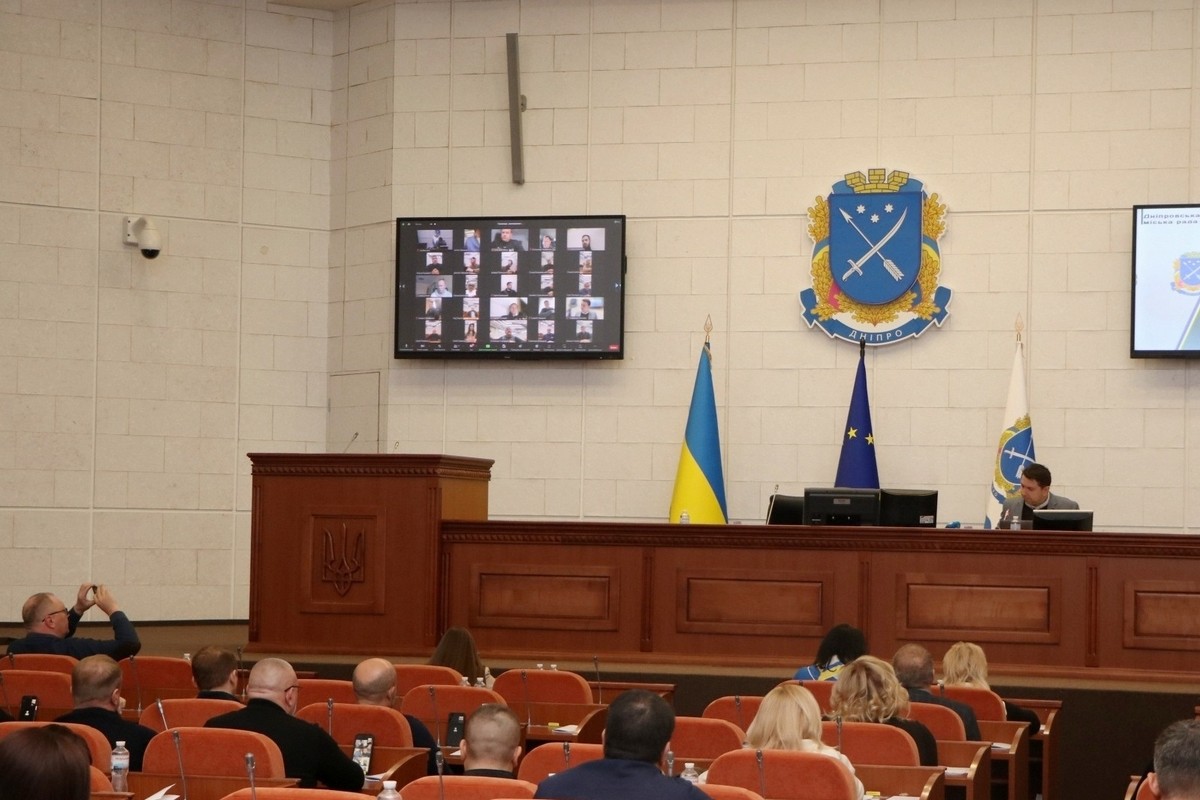 Зачинили журналіста у приміщенні, а активістку вдарили по обличчю: прокуратура розслідує події у міськраді Дніпра 1 Зачинили журналіста у приміщенні, а активістку вдарили по обличчю: прокуратура розслідує події у міськраді Дніпра