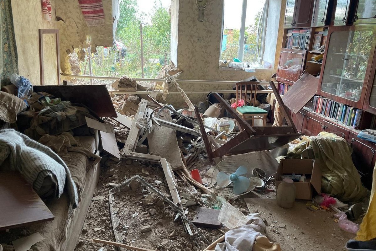 Постраждали вагітна жінка і 4-річний хлопчик: ворог весь день обстрілював Нікопольщину