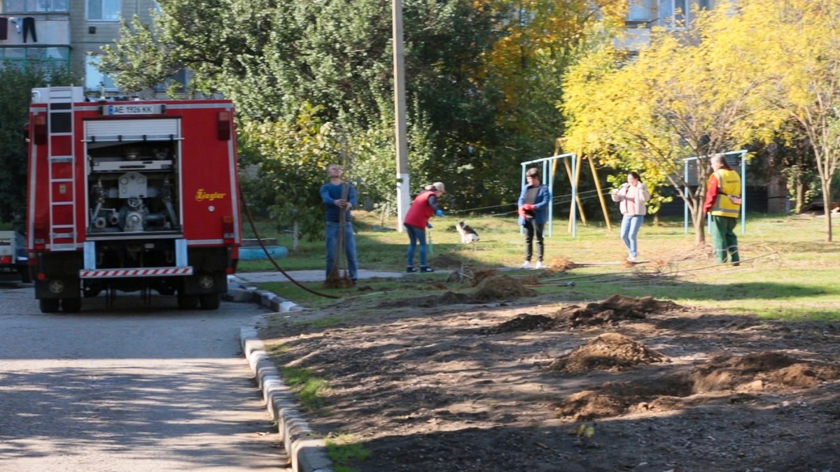 У Червоногригорівській громаді висадили дерева декоративної шовковиці