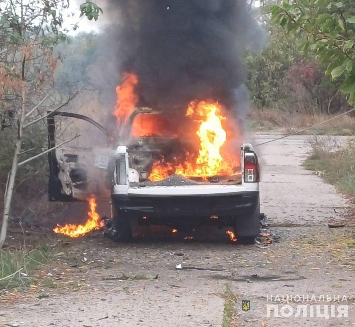 Окупанти на Нікопольщині влучили у будинок, де були вагітна жінка і дитина, а також в авто правоохоронців – поліція