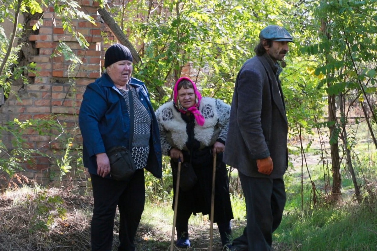 Благодійники роздали дрова мешканцям Червоногригорівської громади: фото