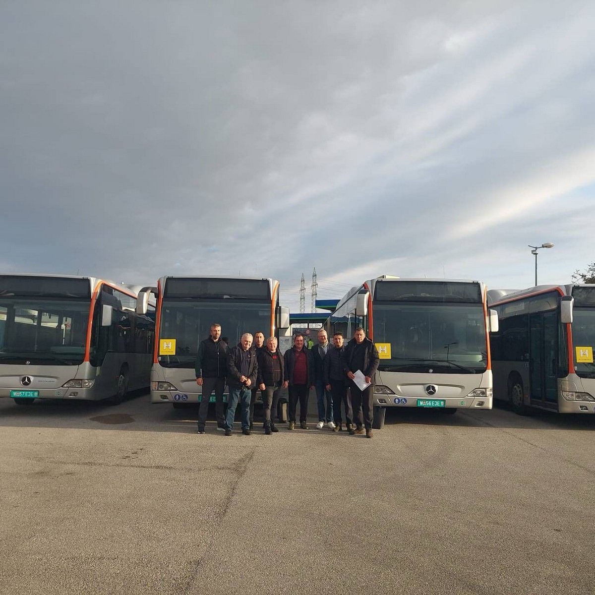 Марганець отримав пасажирські автобуси від благодійників: фото