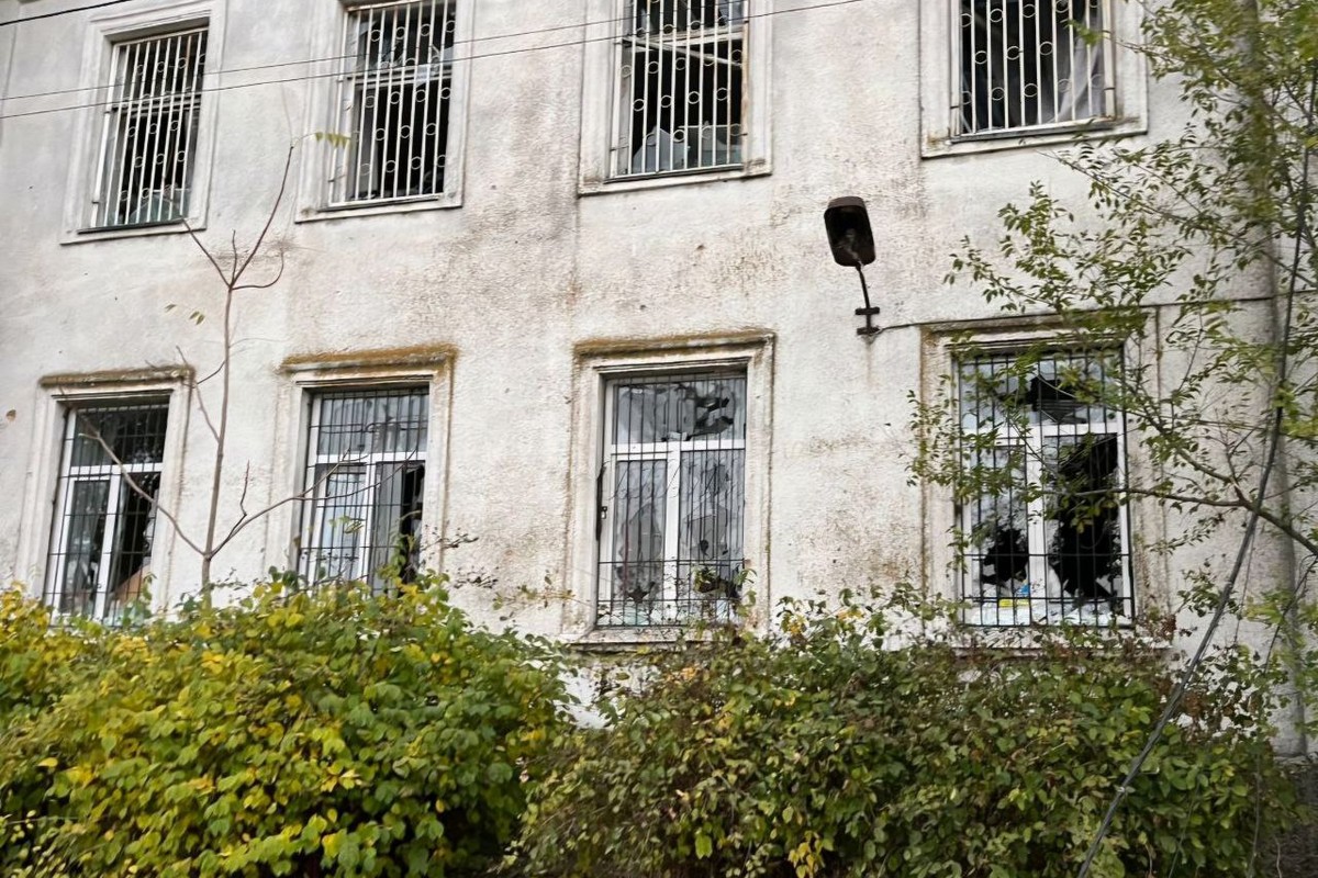 У Нікополі 78-річна жінка отримала поранення грудної клітини: ворог весь день обстрілював район (фото) 1 У Нікополі 78-річна жінка отримала поранення грудної клітини: ворог весь день обстрілював район (фото)