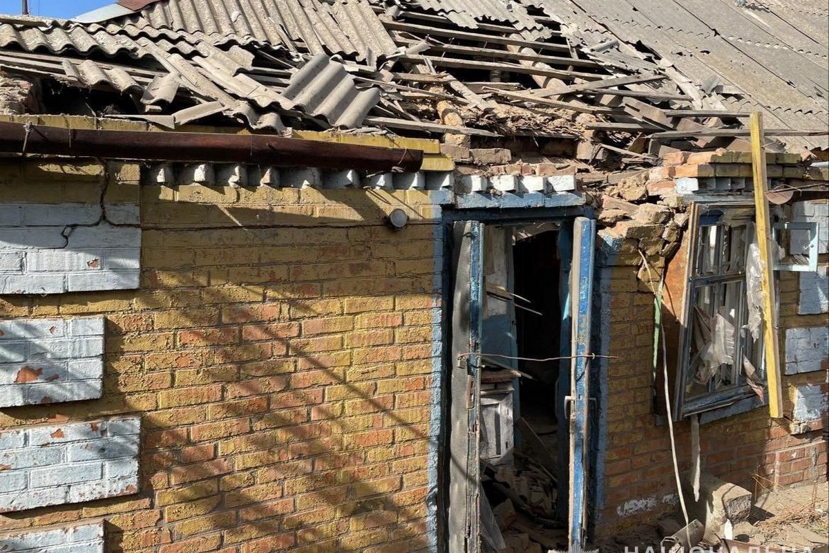 Отримали понад три десятки звернень від людей: про наслідки обстрілів Нікополя та району 4 жовтня, розповіли у поліції 1 про наслідки обстрілів Нікополя та району 4 жовтня, розповіли у поліції 3