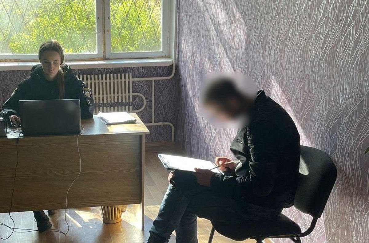 Зайшов за водою і пограбував: у Покрові затримали підозрюваного 1 у Покрові затримали підозрюваного