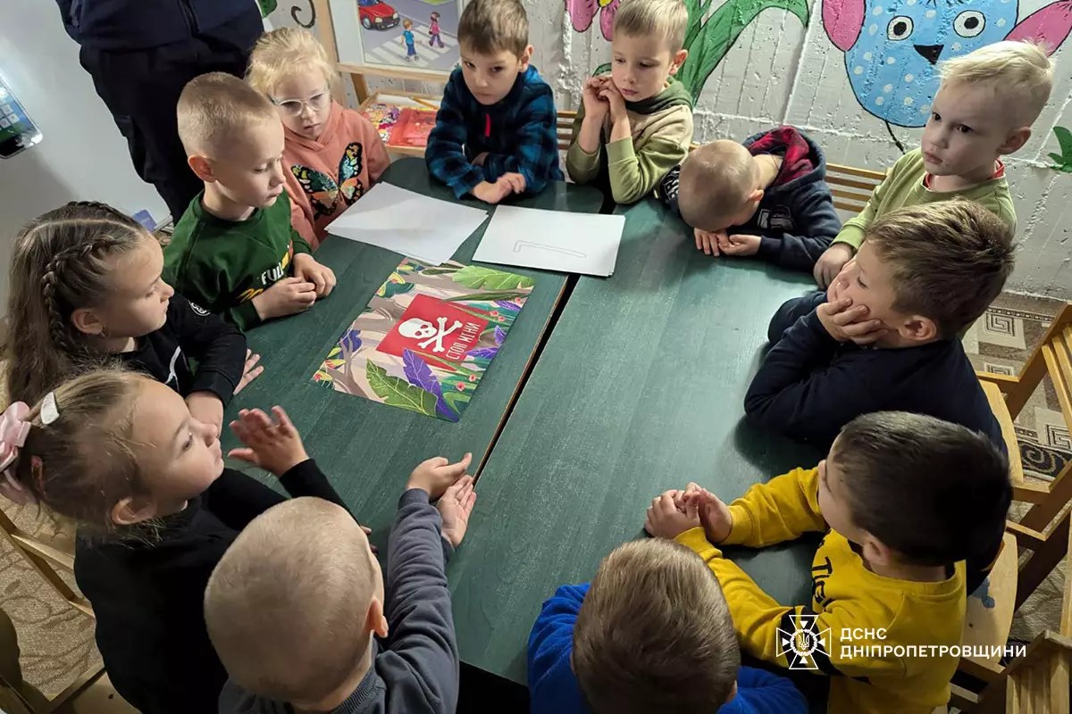 У Нікополі надзвичайники відвідали дошкільнят: фото