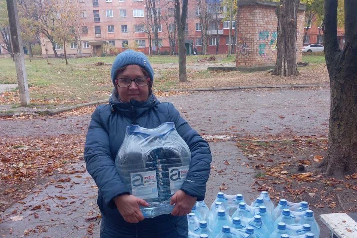 Вода і гігієнічні набори: яку гуманітарну допомогу отримують у Марганецькій громаді цього тижня 1 Вода і гігієнічні набори: яку гуманітарну допомогу отримують у Марганецькій громаді цього тижня