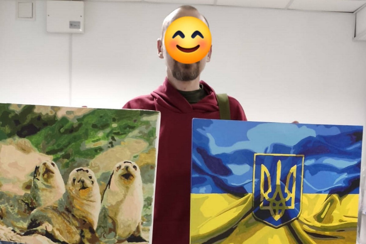 «Приніс 1000 гривень…»: Захисник з Нікополя вразив волонтерку до сліз своїм вчинком 1 «Приніс 1000 гривень…»: Захисник з Нікополя вразив волонтерку до сліз своїм вчинком