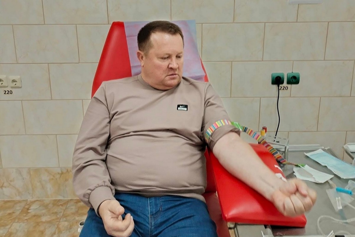 Троє депутатів з Нікополя здали кров для ЗСУ і поранених цивільних 1 Троє депутатів з Нікополя здали кров для ЗСУ і поранених цивільних