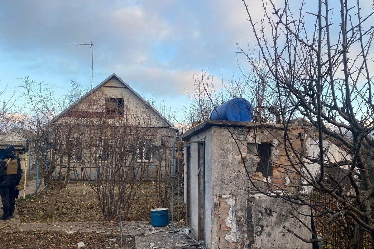 РСЗВ, артилерія і дрони: поліція розповіла про наслідки обстрілів Нікопольщини 1 РСЗВ, артилерія і дрони: поліція розповіла про наслідки обстрілів Нікопольщини