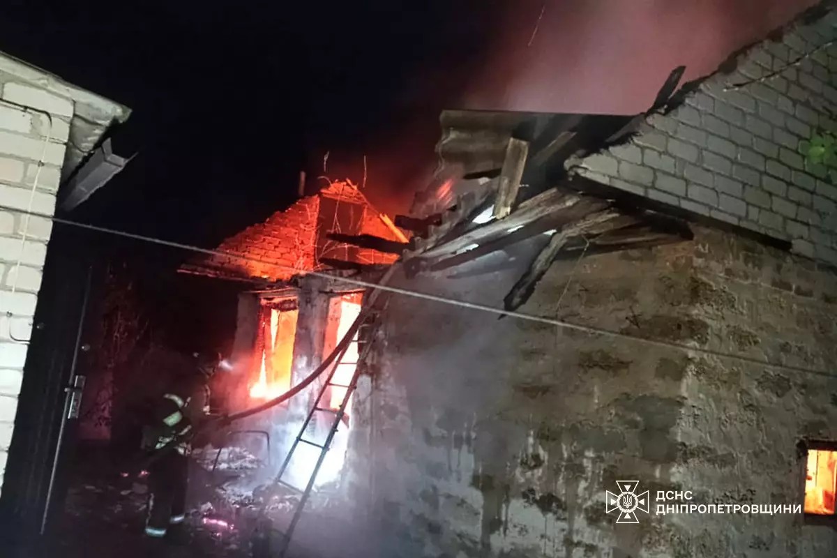 У Нікопольському районі сталася пожежа на території приватного домоволодіння 1 У Нікопольському районі сталася пожежа на території приватного домоволодіння