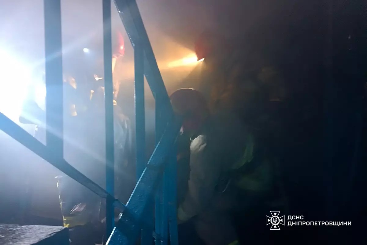 У Марганці врятували чоловіка з палаючої квартири – він отримав опіки 1 У Марганці врятували чоловіка з палаючої квартири – він отримав опіки