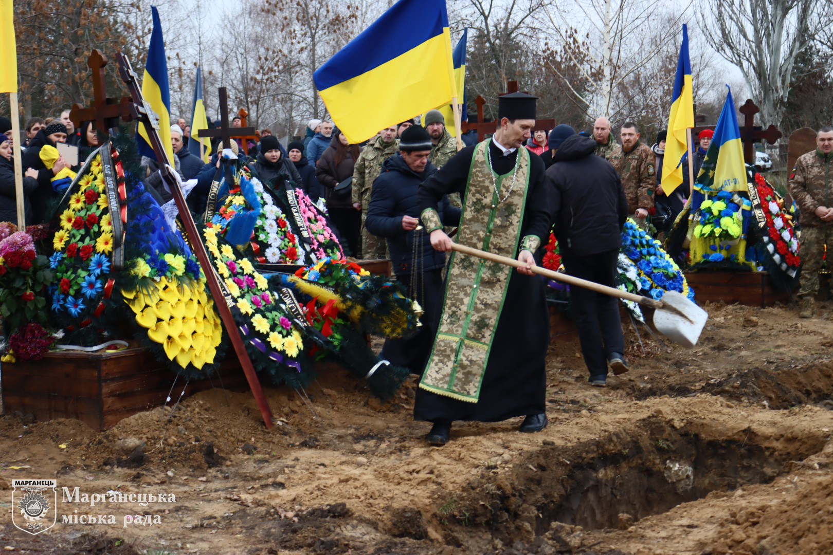 30 листопада Марганець провів в останню путь полеглого Захисника (фото) 8