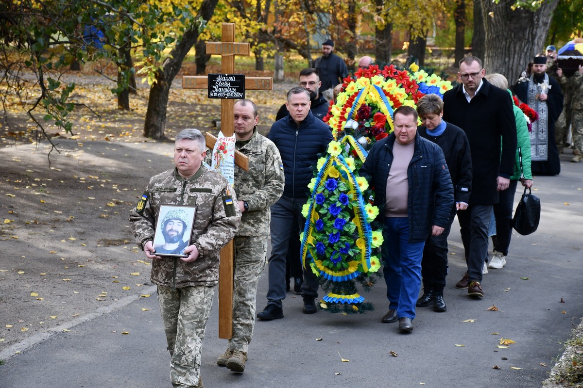 Був призваний у червні і загинув на Курщині: Нікополь сьогодні провів в останню путь Захисника