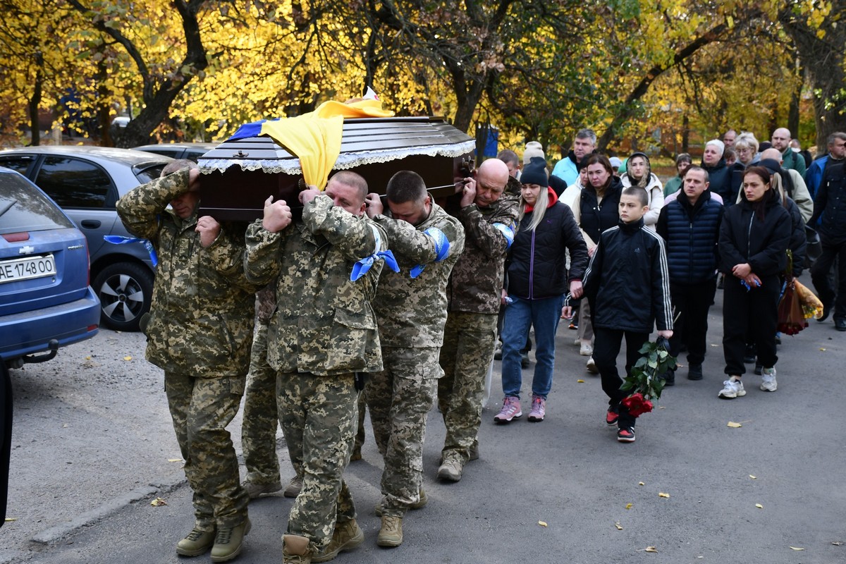 Був призваний у червні і загинув на Курщині: Нікополь сьогодні провів в останню путь Захисника