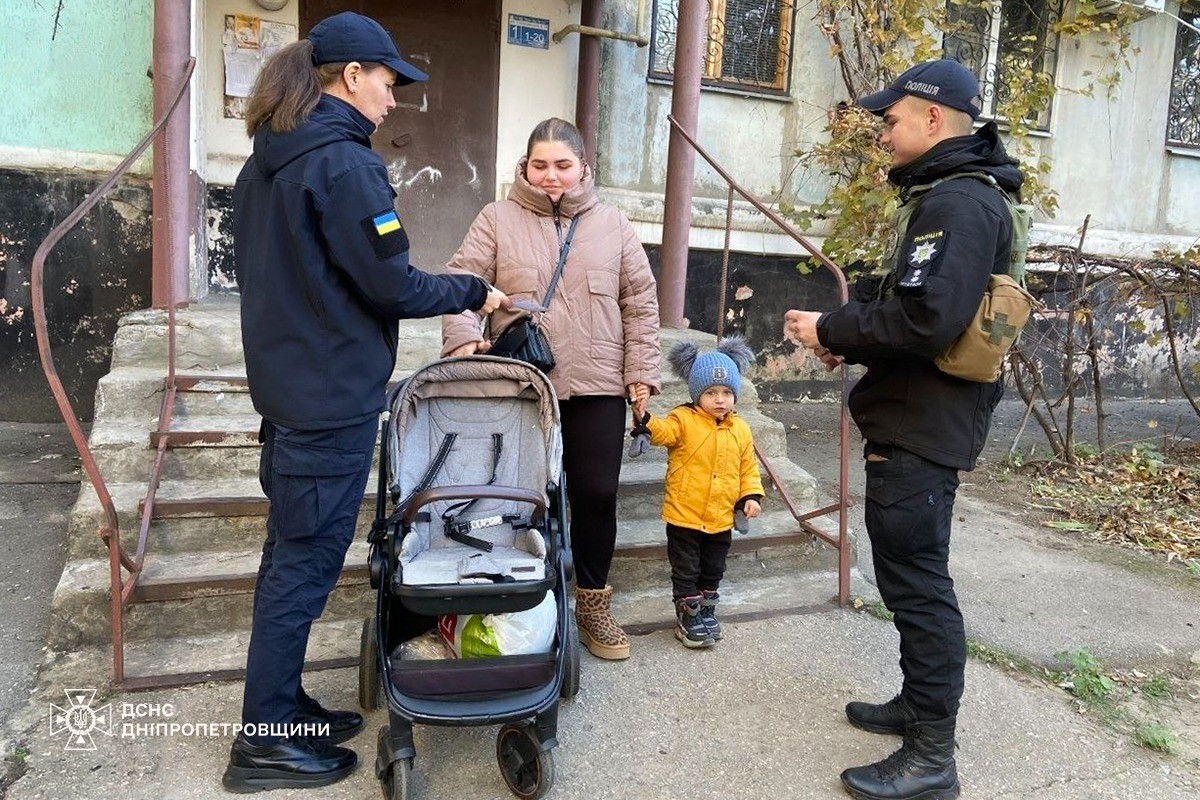 Не перевантажувати електромережі, стежити за приладами: з мешканцями Нікополя провели бесіди 1 Не перевантажувати електромережі, стежити за приладами: з мешканцями Нікополя провели бесіди