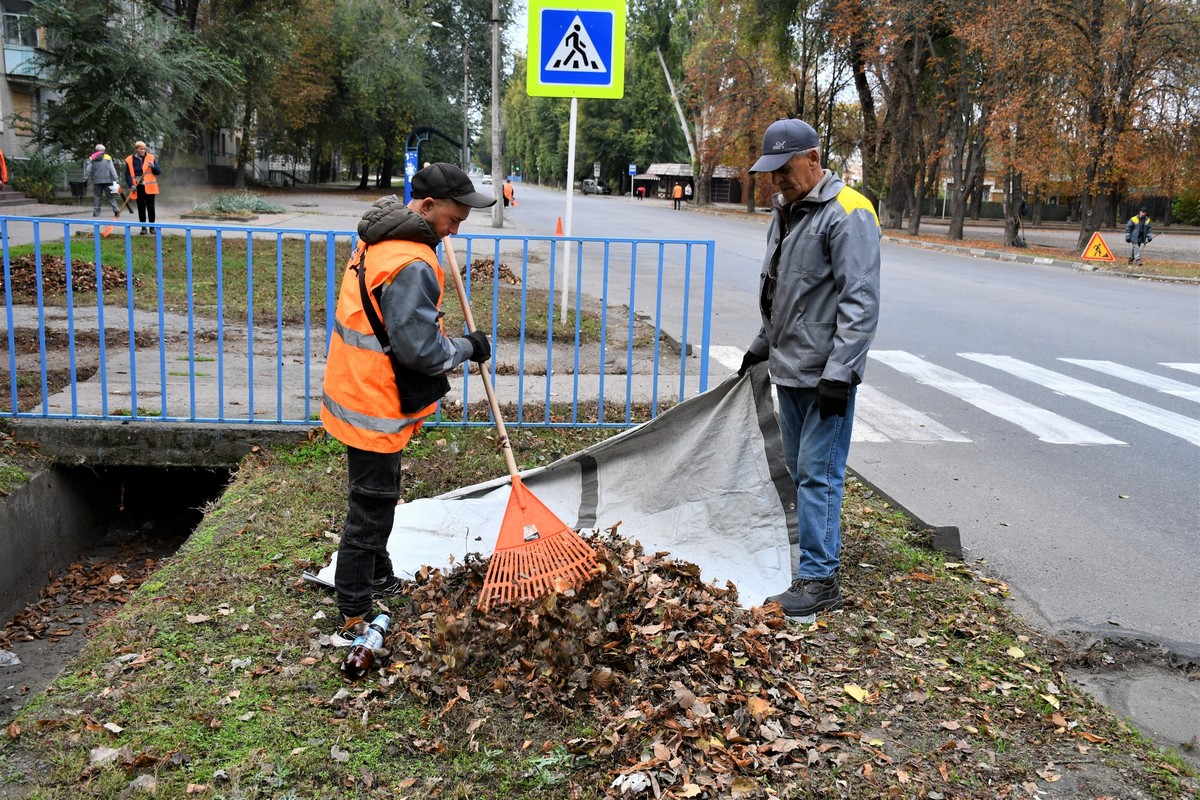 У Нікополі комунальники займаються благоустроєм