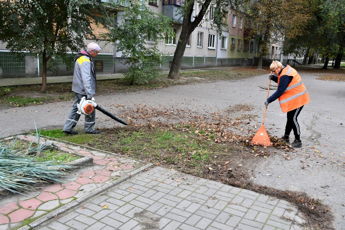 У Нікополі комунальники займаються благоустроєм