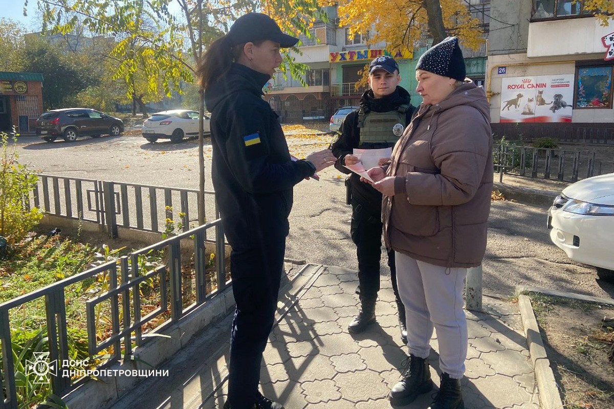 Не перевантажувати електромережі, стежити за приладами: з мешканцями Нікополя провели бесіди