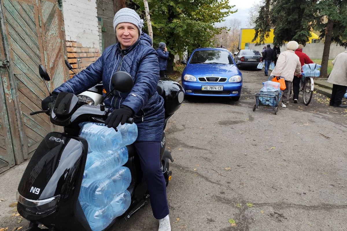 Мешканцям Томаківки 40 тон питної води: фото