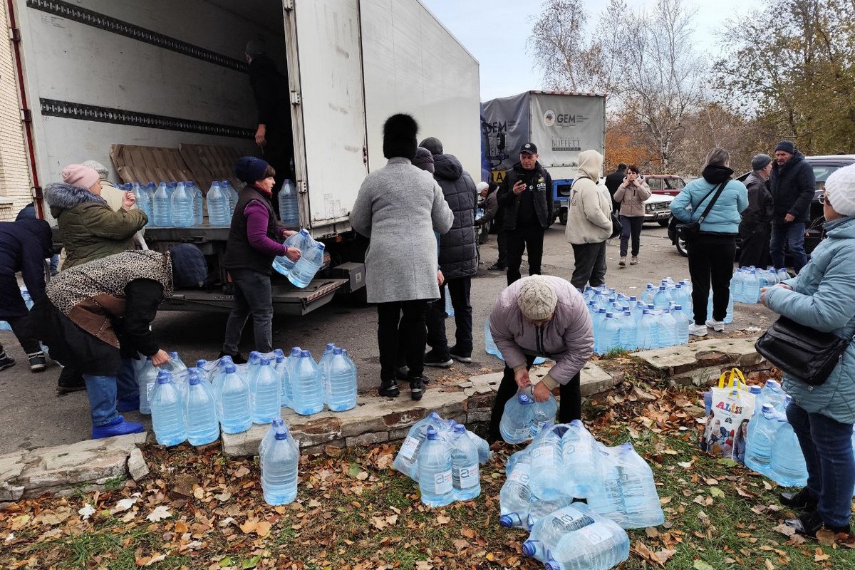 Мешканцям Томаківки 40 тон питної води: фото