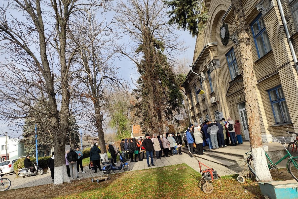 Мешканцям Томаківки 40 тон питної води: фото