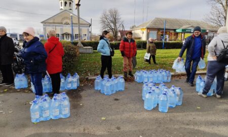 Гуманітарний штаб доставив мешканцям Томаківки 40 тон питної води (фото)