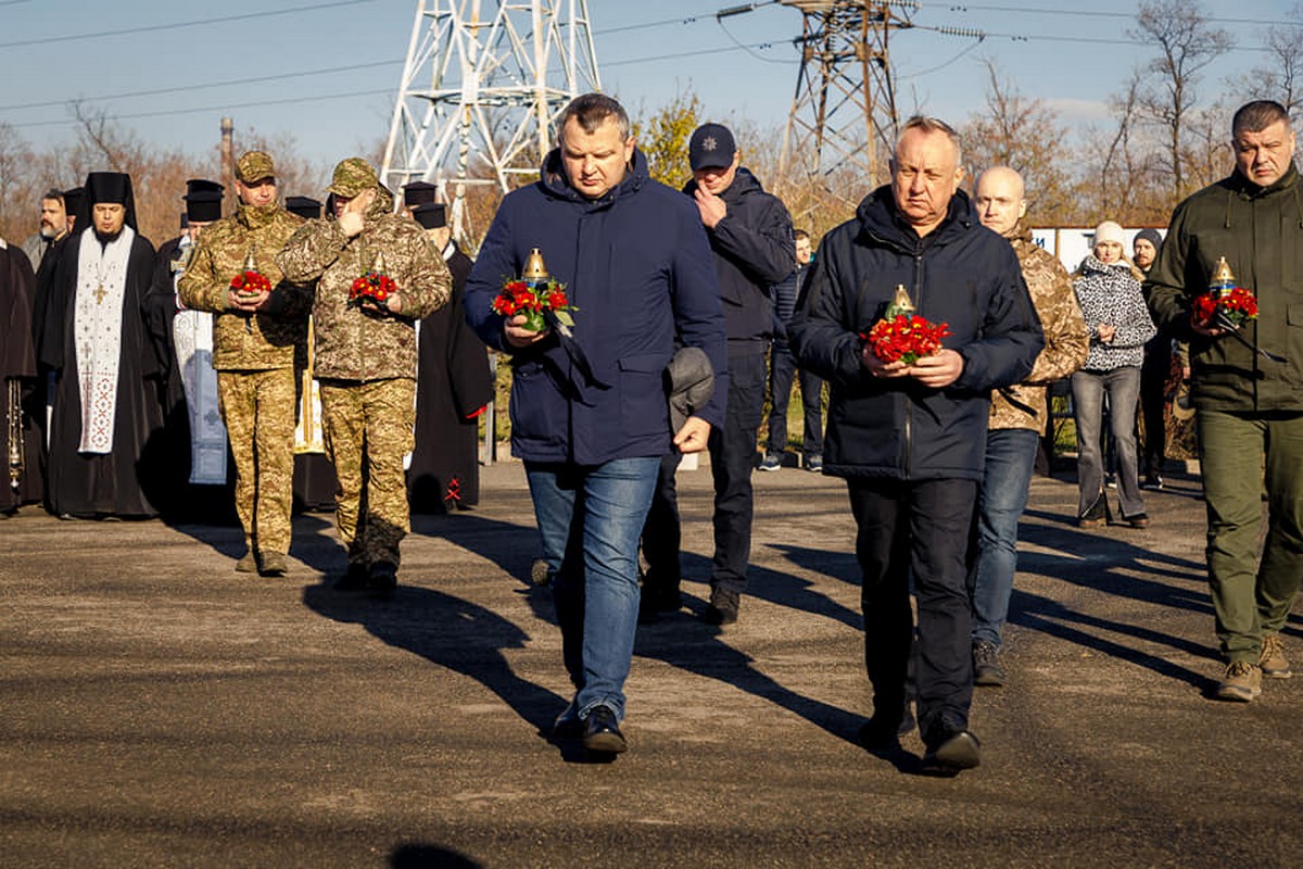 У Дніпрі вшанували полеглих Захисників і Захисниць України: фото