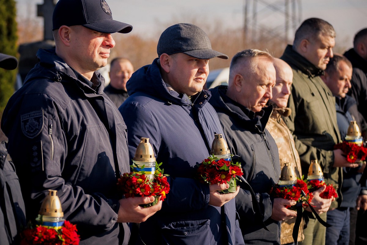 У Дніпрі вшанували полеглих Захисників і Захисниць України: фото