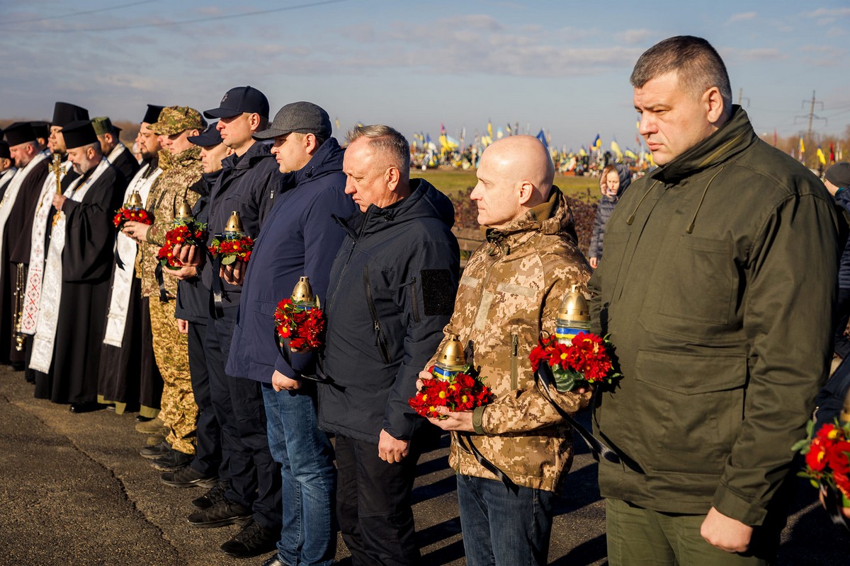 У Дніпрі вшанували полеглих Захисників і Захисниць України: фото