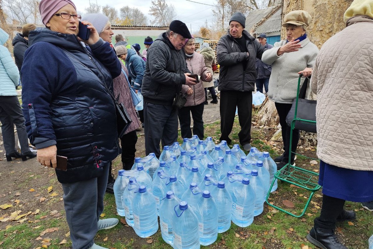 Мешканцям Томаківки 40 тон питної води: фото