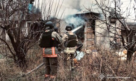 У Нікополі внаслідок обстрілу виникла пожежа в садовому товаристві