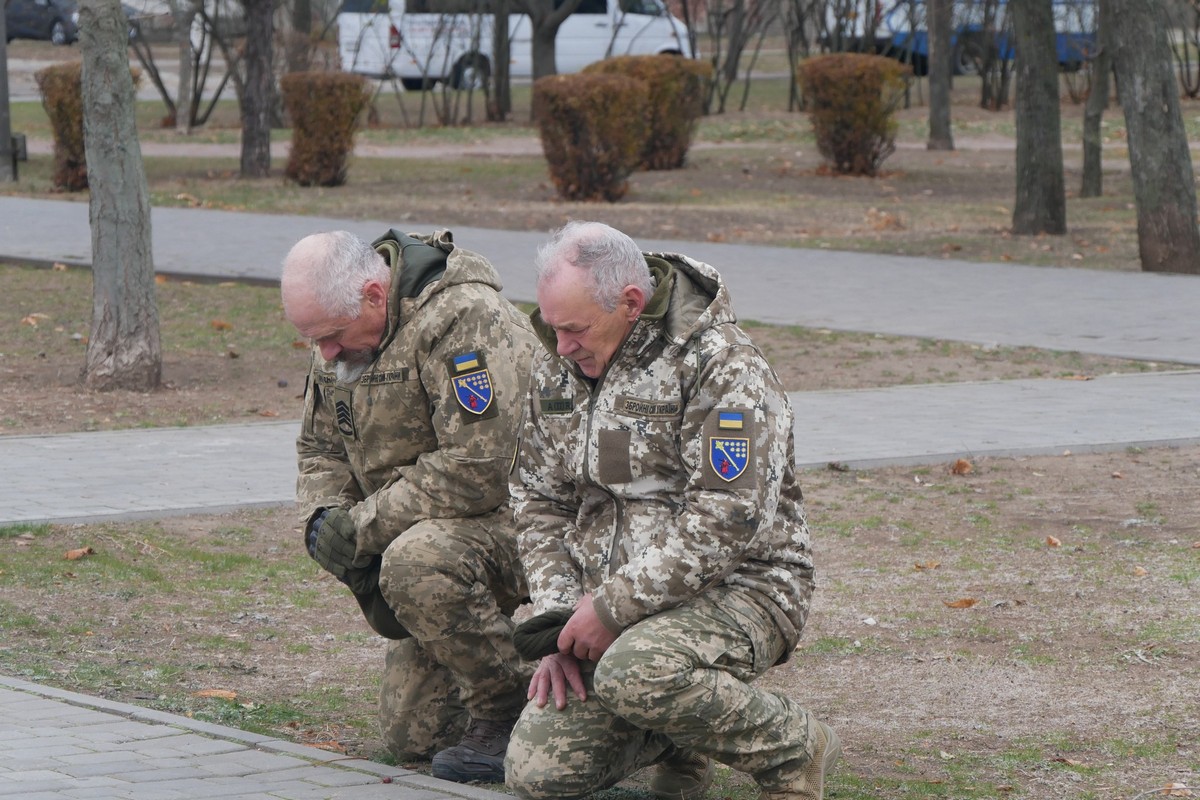 Покров сьогодні провів у останню путь полеглого Героя: фото