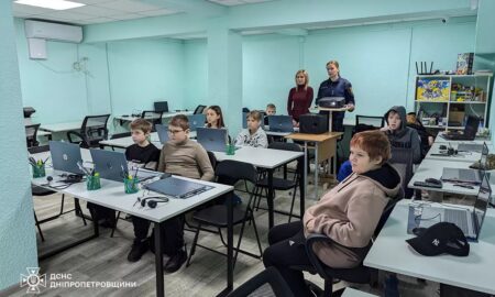 У Нікополі рятувальники провели бесіду з дітьми на базі цифрового простору (фото)