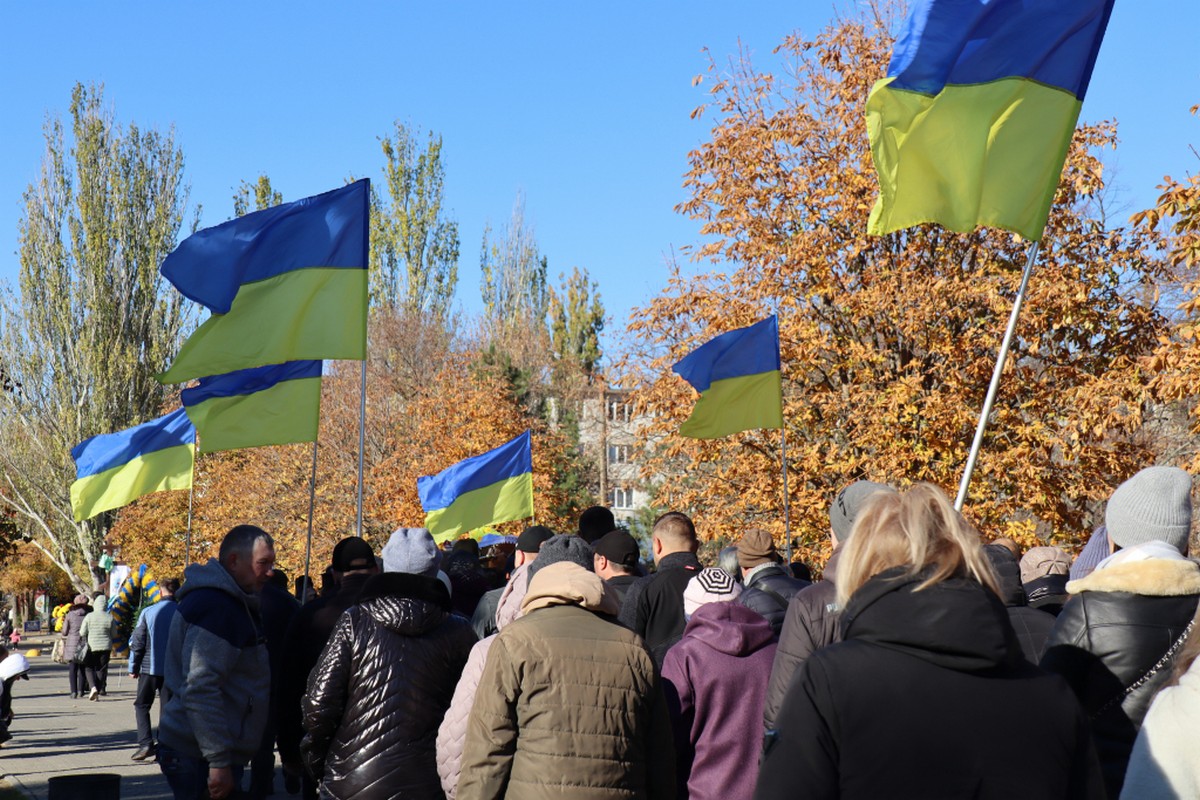 Покров сьогодні провів у останню путь Героя (фото)