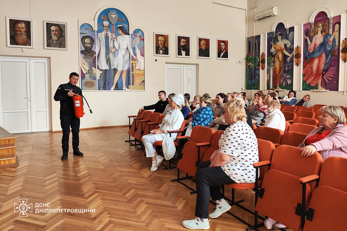 Медикам Марганця розповіли про заходи безпеки у випадку надзвичайних ситуацій (фото)