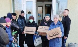 Мешканці Покровської громади отримали продуктові набори від благодійників (фото) 2