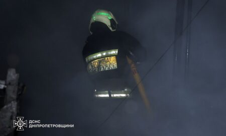 Наслідки ракетної атаки по Дніпровському району показали у ДСНС (фото) 3