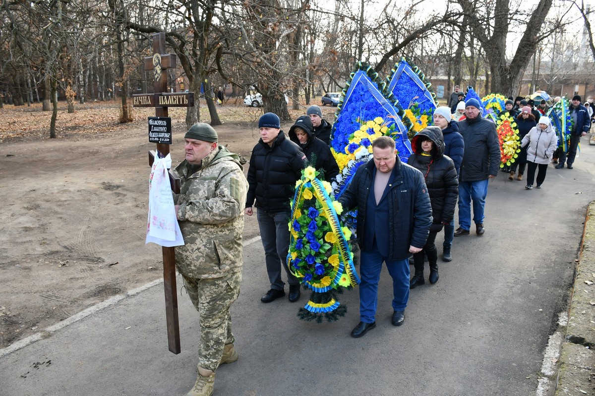 Нікополь провів в останню путь полеглого Захисника 11